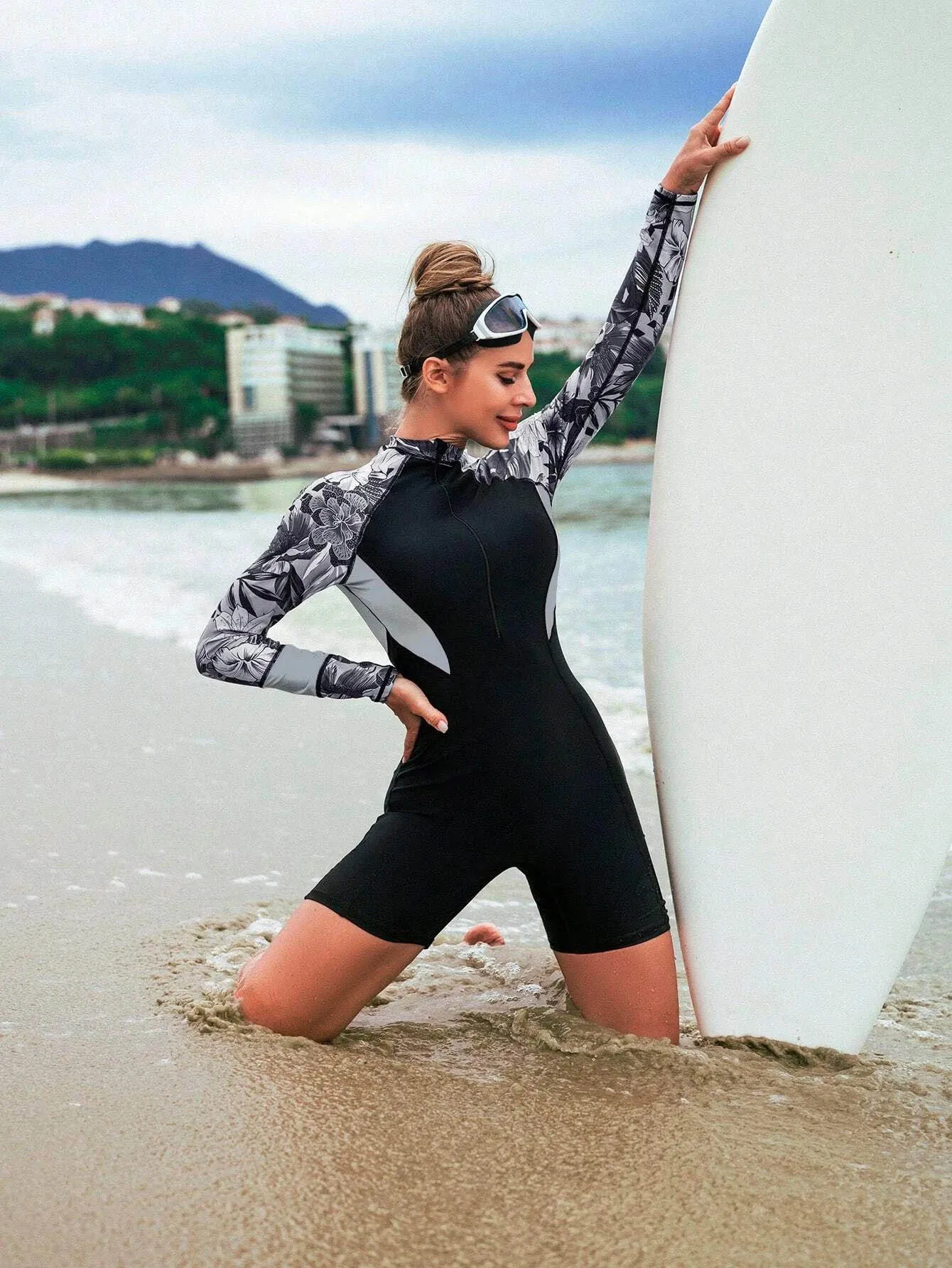 Long-sleeved printed slim-fitting and sexy belly-covering one-piece swimsuit UPF50  Rash Guard